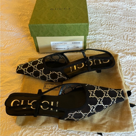 Elegant Black Slingback Pumps - Picture 3 of 6